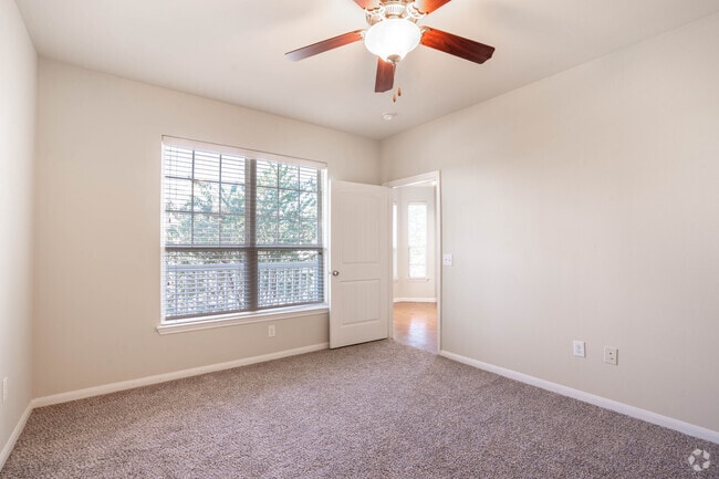 1BR, 1BA - 841SF - Bedroom