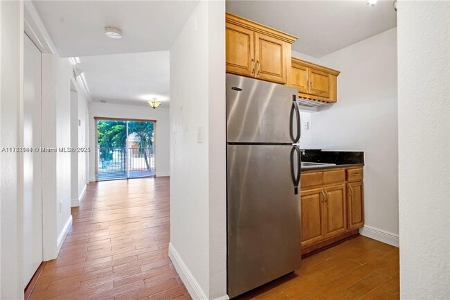 Building Photo - 2441 SW 31st Ave Unit 104