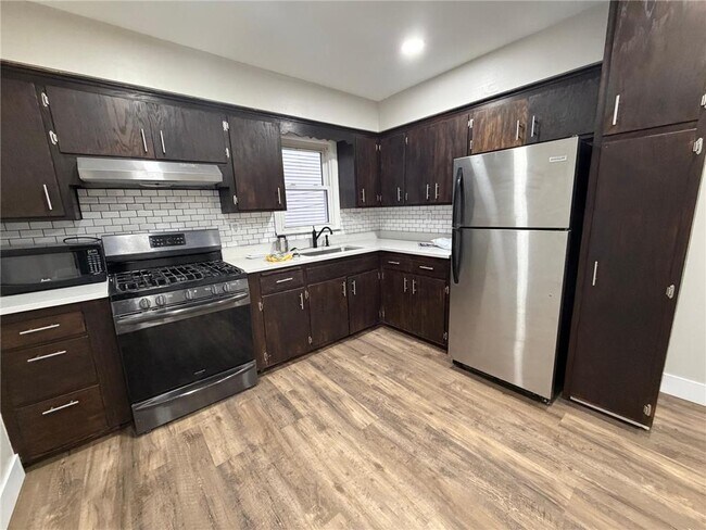 Photo - 212 42nd Ave NE