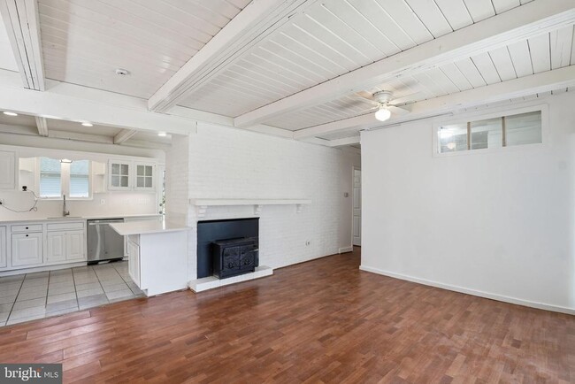 Photo - 11000 Park Rd