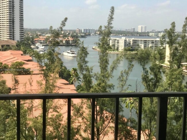 Photo - 18151 NE 31st Ct Unidad 1103