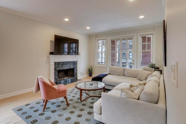 Photo - 1725 N Mohawk St