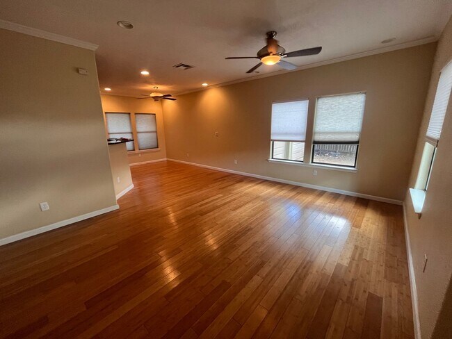 Photo - 1038 E 43rd St Unidad B