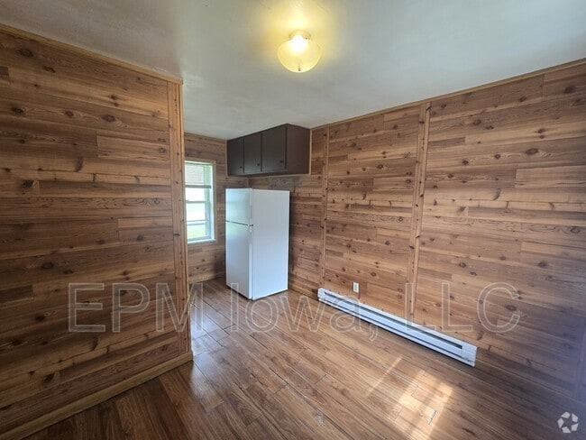 Building Photo - 2836 Independence Ave Rental