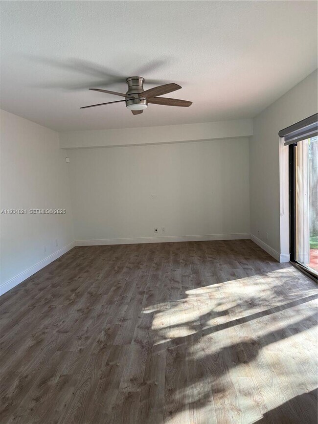 Photo - 9977 NW 7th St