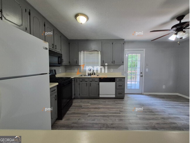 Photo - 235 Russell Dr