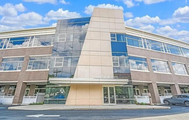 Building Photo - 290 Pleasant St Unit 312