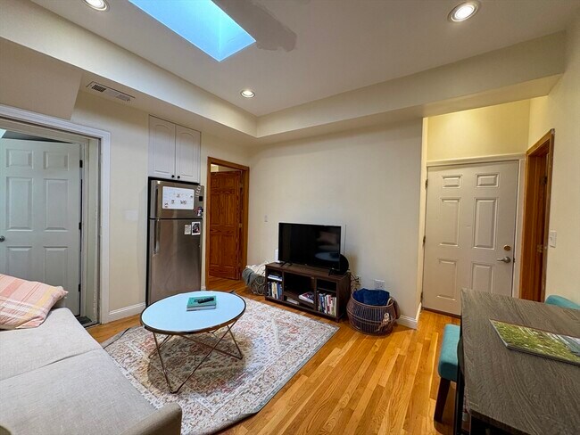 Photo - 1801 Beacon St Unit 8