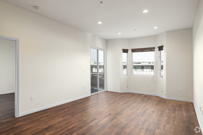 2BR, 2BA -1,035SF - Living Room