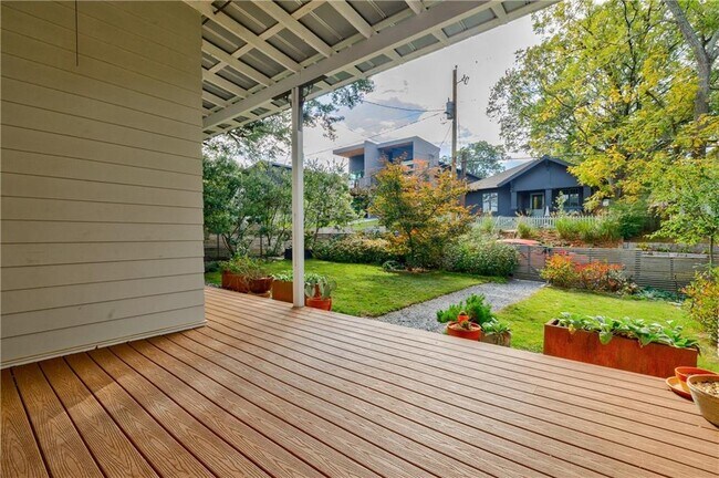 Photo - 1092 Kirkwood Ave SE