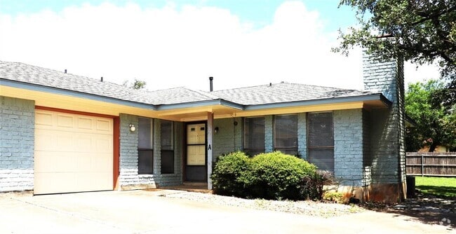 Building Photo - 1214 Leander Rd Rental