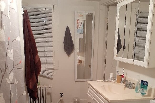 Bathroom - 7 Madison Ave Unit 2