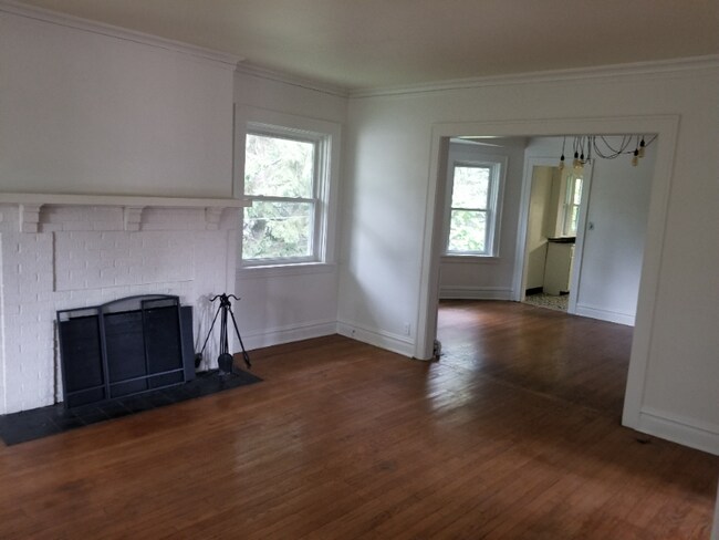 Photo - 1101 W Cossitt Ave Unit Apt. 2