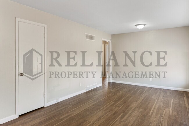 Photo - 628 S Mission Rd