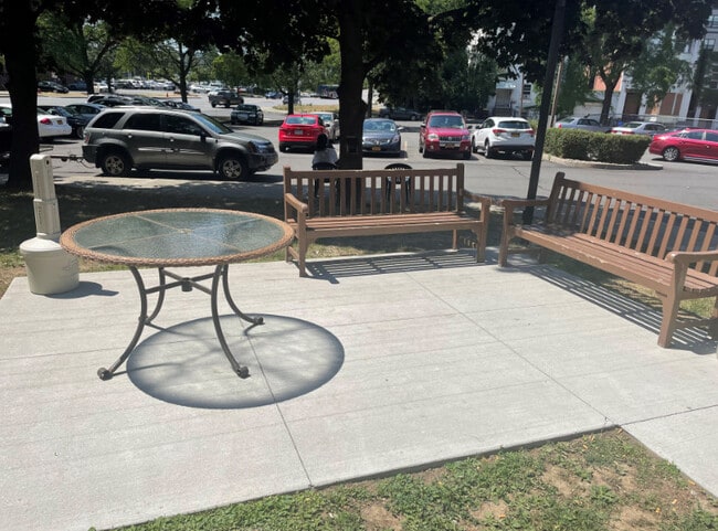 Photo - O'Neil Apartments