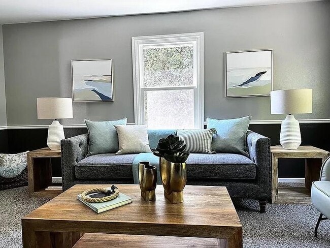 Photo - 340 Crescent Ln