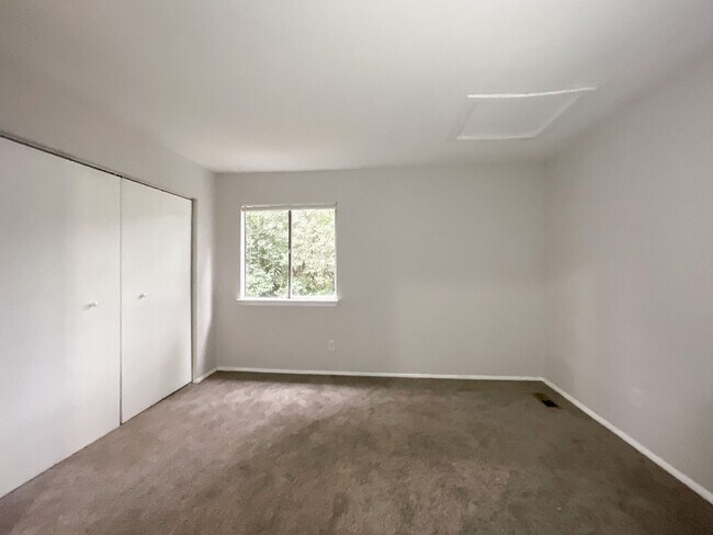 Photo - COMING SOON! Charming 2-Bed, 1.5-Bath Retr... Unit H