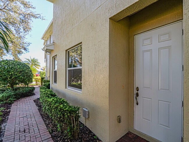 Photo - 1965 Bridgepointe Cir