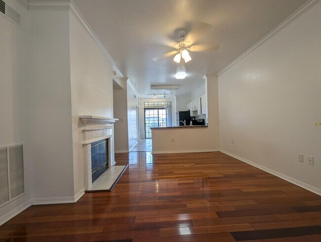 Photo - 1x1 top floor unit with balcony, beautiful...