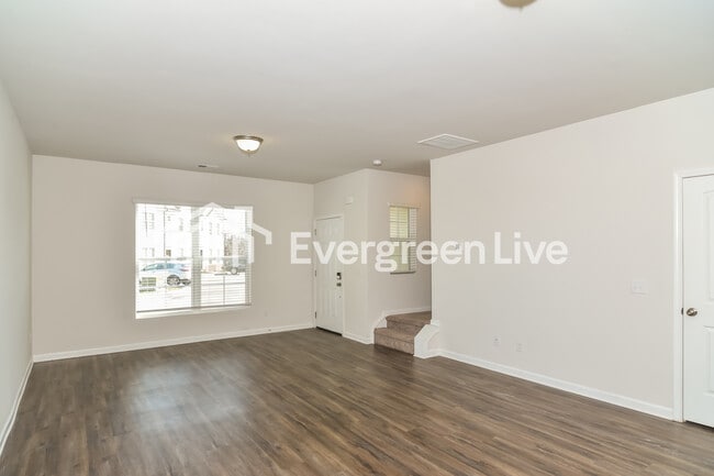 Photo - 955 Hamilton Cross Dr