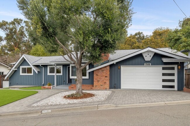 Building Photo - Updated Woodland Estates Home