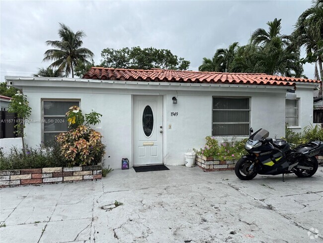 Building Photo - 1949 NE 180th St Rental