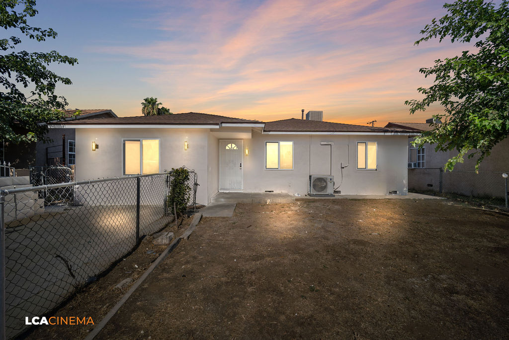 Photo - 10800 Santa Barbara St