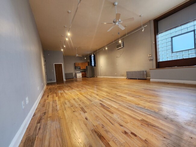 Photo - Huge loft live/work Unit 901 - 1