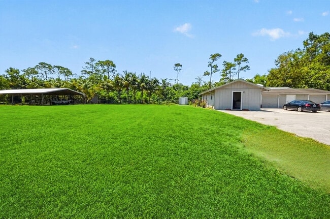 Building Photo - 10754 Tamis Trail Unit B