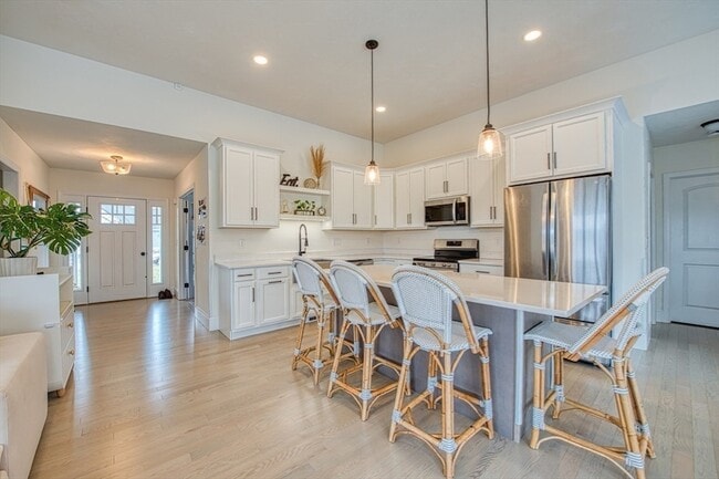 Photo - 35 Metacomet Rd