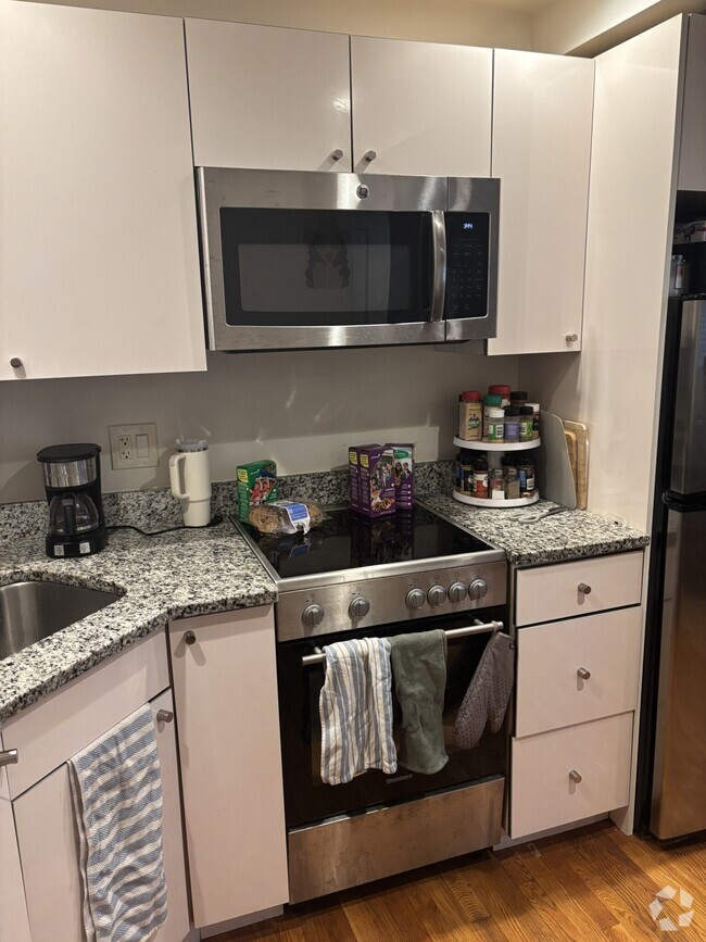 Building Photo - 15 Euston Rd Unit 2 Rental
