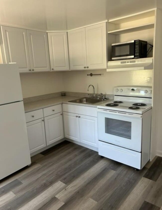 Building Photo - 87 N High St Unit A