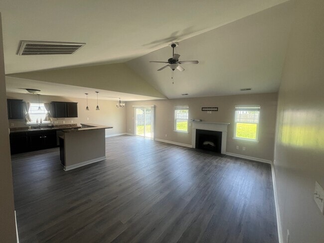 Photo - 208 Breakwater Dr