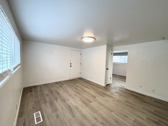 Photo - 1403 S 300 E Unidad 4