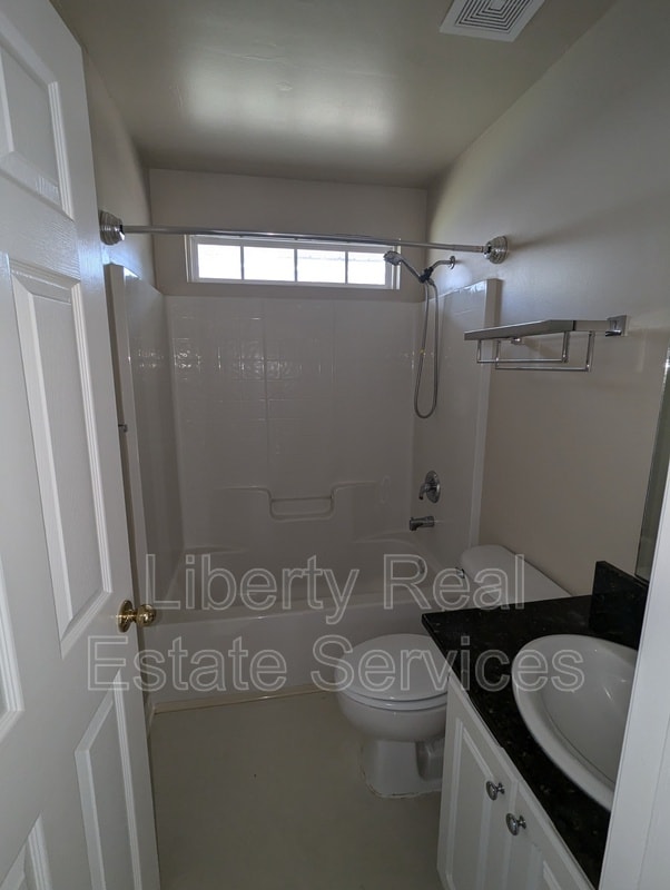 Photo - 550 Laurenburg Dr