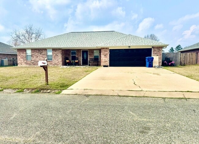 Building Photo - 1809 Briarwood St