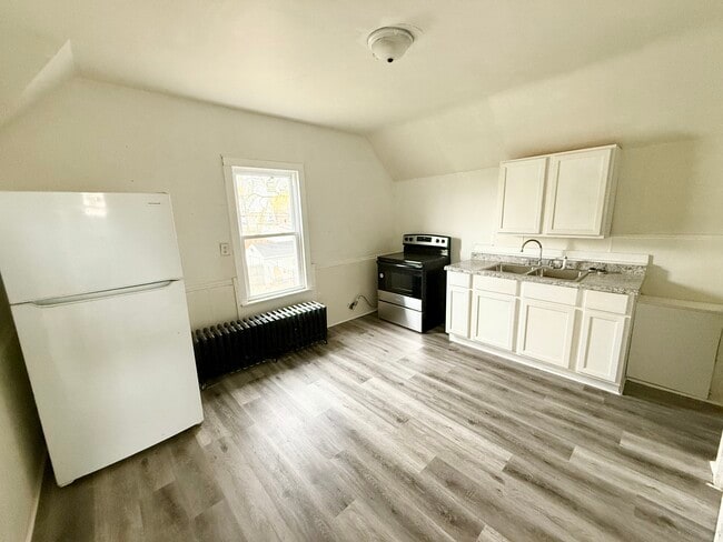 Building Photo - 2300 56th St Unit 2