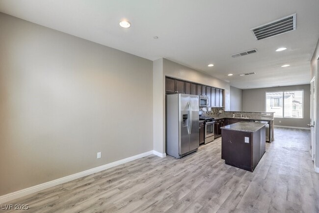 Building Photo - 4516 Townwall St Rental