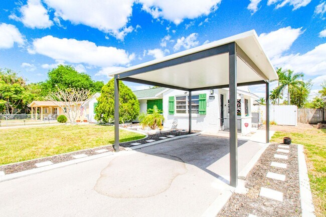 Photo - ** UNFURNISHED ANNUAL** CUTE REMODELED DUP...