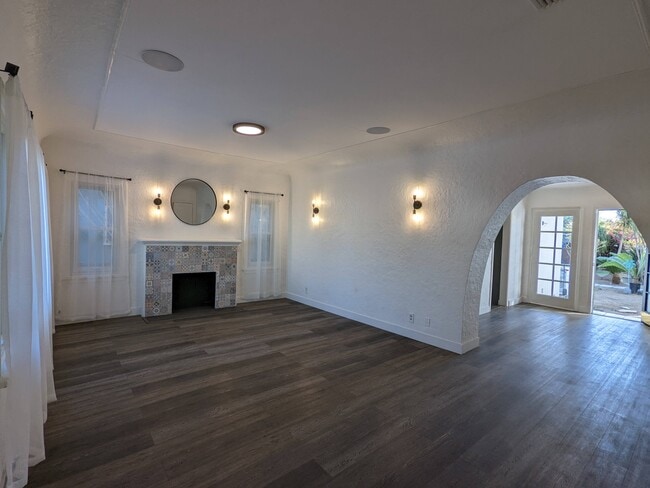 Photo - 2253 Earl Ave