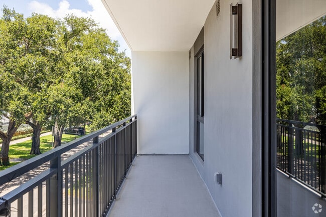 A1 1BR, 1BA - 670SF - Balcony