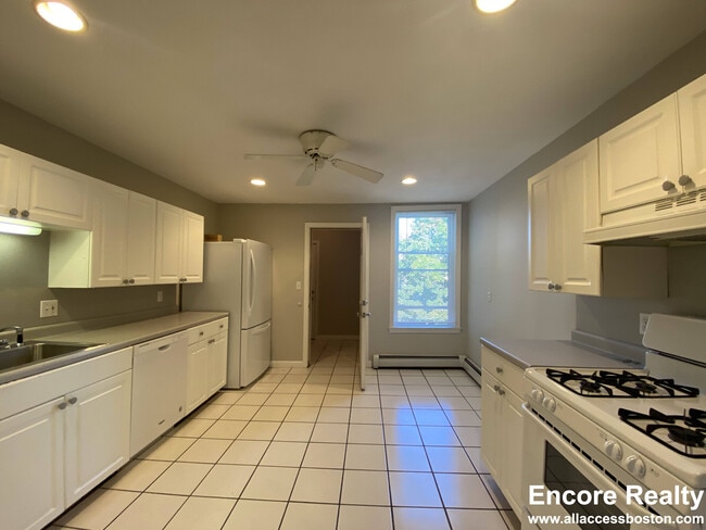 Photo - 11 Beacon St Unit 2