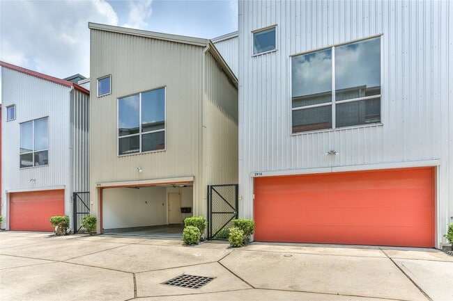 Building Photo - 2918 Commerce St Rental