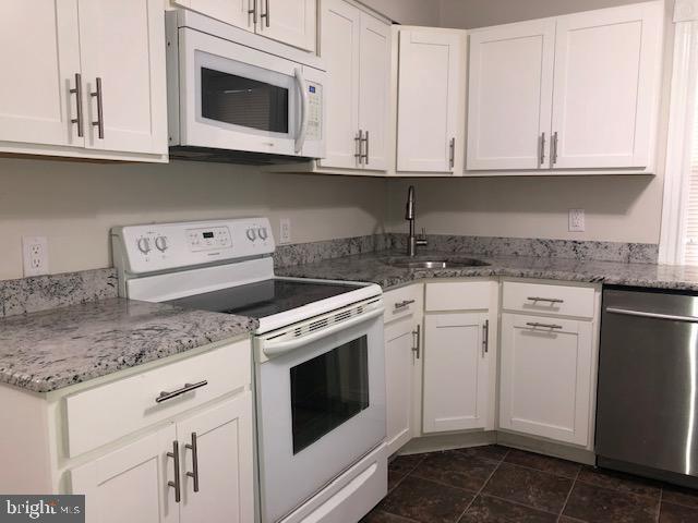 Photo - 920 Collings Ave