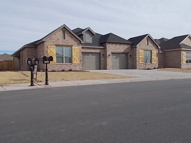 Building Photo - The Finer Things In Life/ The Town Homes o...