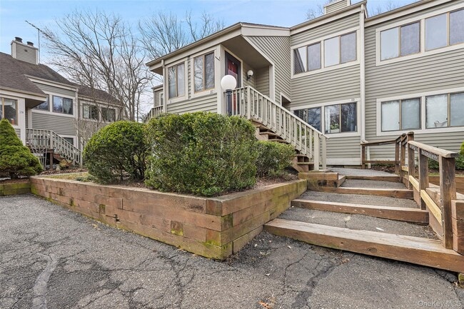 Building Photo - 132 Stonemeadow Dr