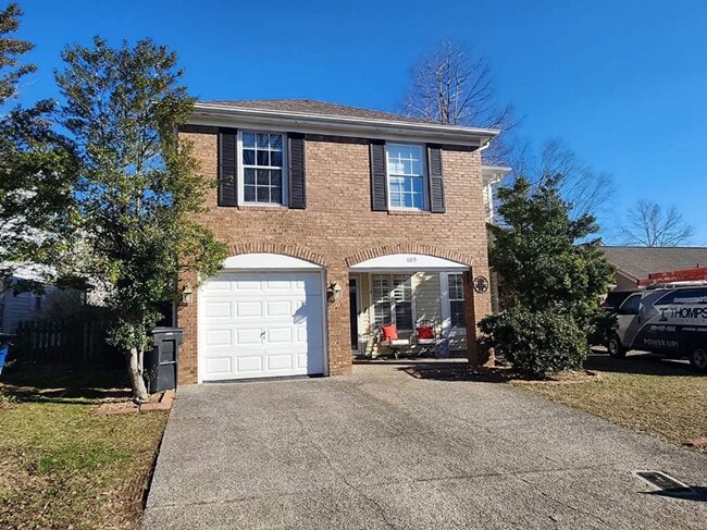 Building Photo - Stunner in Fieldstone Farms