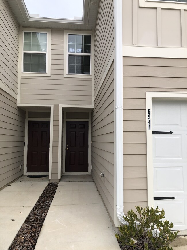 Photo - 5941 Creekside Crossing Dr