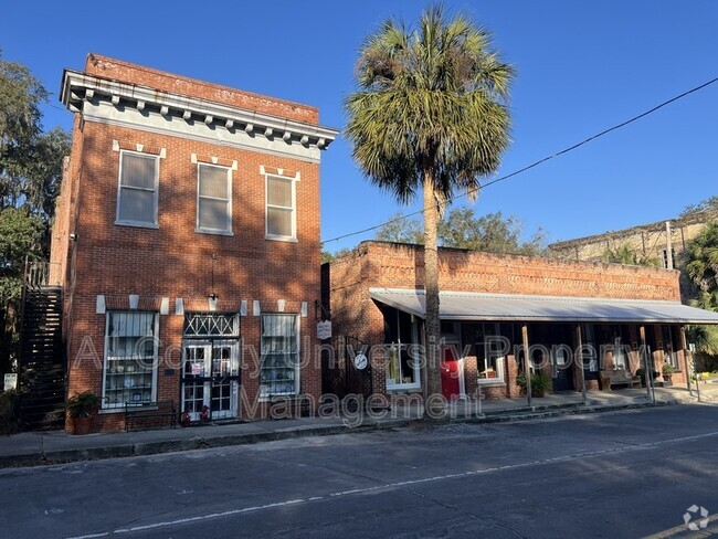 Building Photo - 112 NE 1st St Unit Apt. A