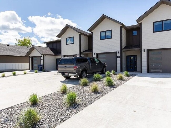 Photo - 3 Bd / 2.5 Bath Townhome